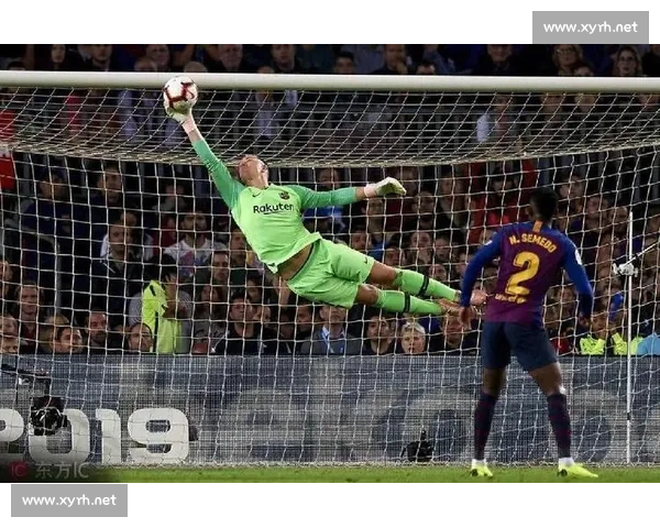 门将扑救的艺术与技术分析 探究现代足球门将的扑救技巧与心理素质